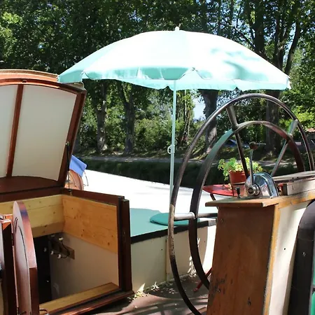 Sur Peniche La Tortue